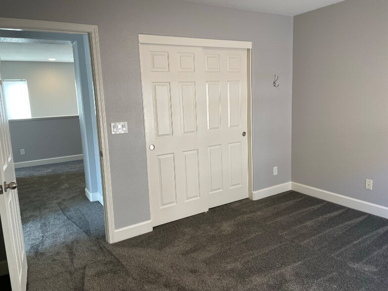 Building Photo - 1965 Black Sand Dr