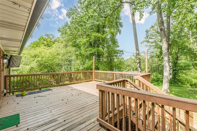 Building Photo - 2314 Bryant Dr