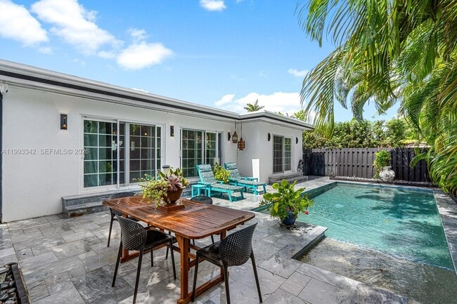 Building Photo - 9517 Bay Dr