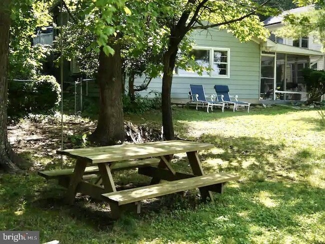 Building Photo - 332 Arbutus Dr