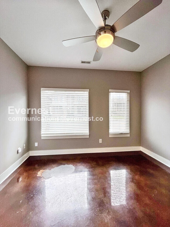 Building Photo - 600 Garfield St