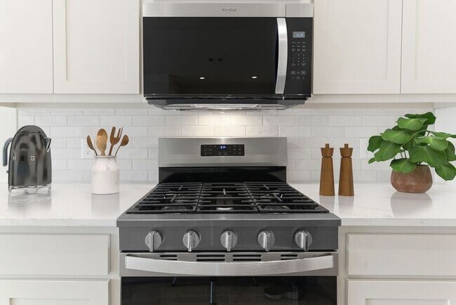 Building Photo - Spacious 4 Bed Home in Owasso – Open Living + Modern Kitchen