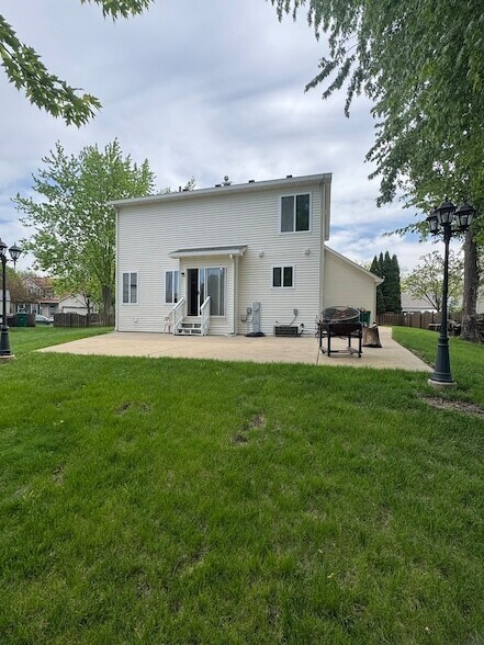 Building Photo - 1716 William Dr