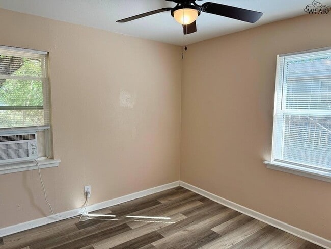 Building Photo - 102 Ave G