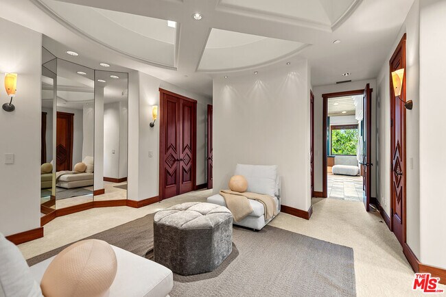 Building Photo - 1160 Shadow Hill Way
