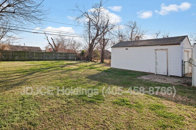 Building Photo - 312 E Jacobs Dr