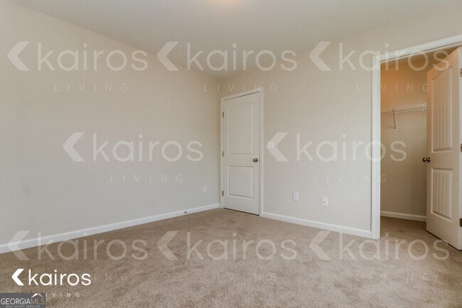 Building Photo - 22 Red Oak Dr.