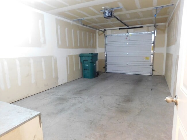 Building Photo - Townhome North GJ!!