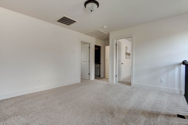 Building Photo - 461 Hamilton Pl