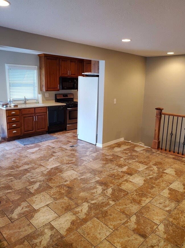 Building Photo - 2751 S 900 E