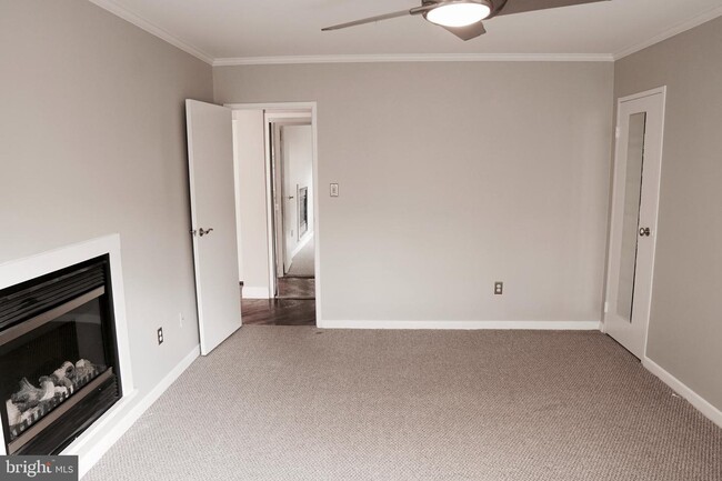 Bedroom has a fireplace and two kitchens - 4000 Tunlaw Rd NW