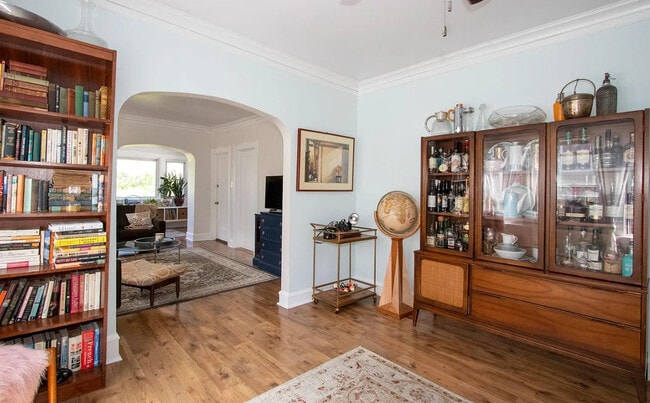 Building Photo - 620 Elgin Ave