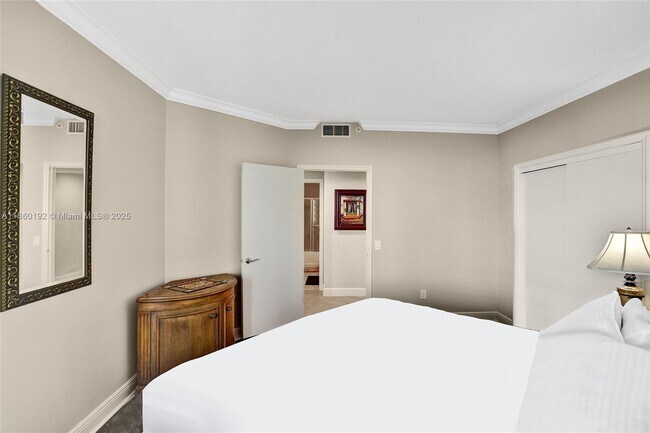 Building Photo - 21050 Point Pl