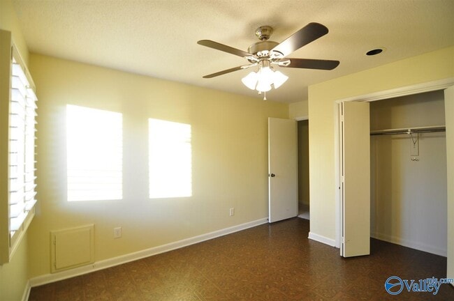 Building Photo - 9405 Hartwick Cir SE