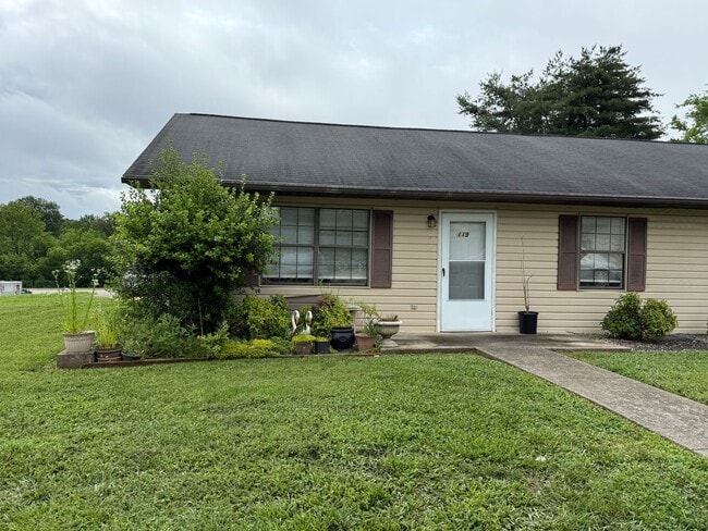 Primary Photo - Charming 2 Bedroom, 1 Bath Duplex in Maryv...