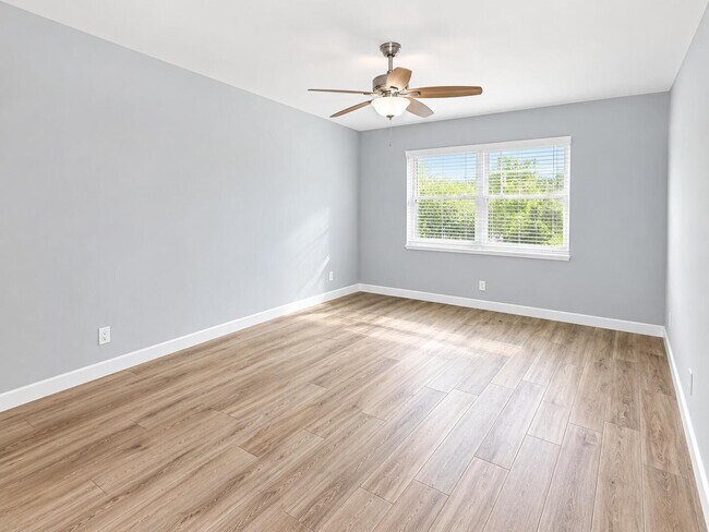 Building Photo - 3125 Oakland Shores Dr