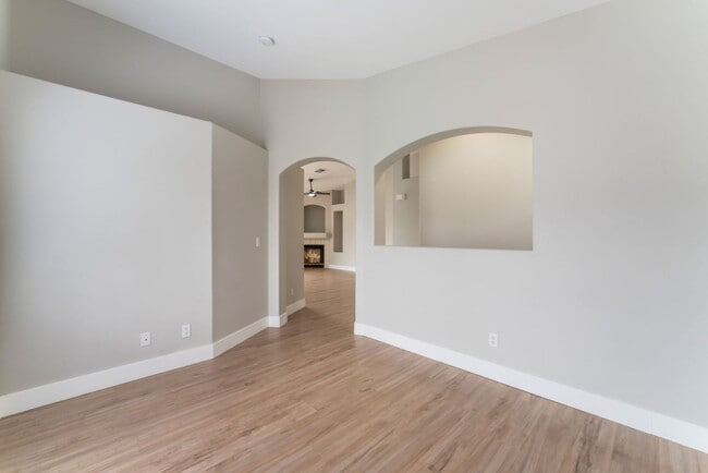 Building Photo - Charming 2-Bedroom Condo with Modern Comforts!