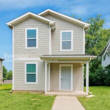 Building Photo - Limited Time Special Offer! / 3 Bed, 2.5 Bath Home with Modern Amenities / Pet-Friendly / Availab...