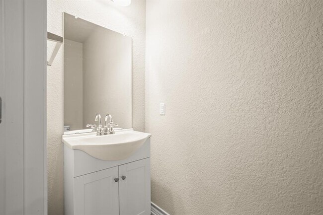 Building Photo - 1700 W Broade St