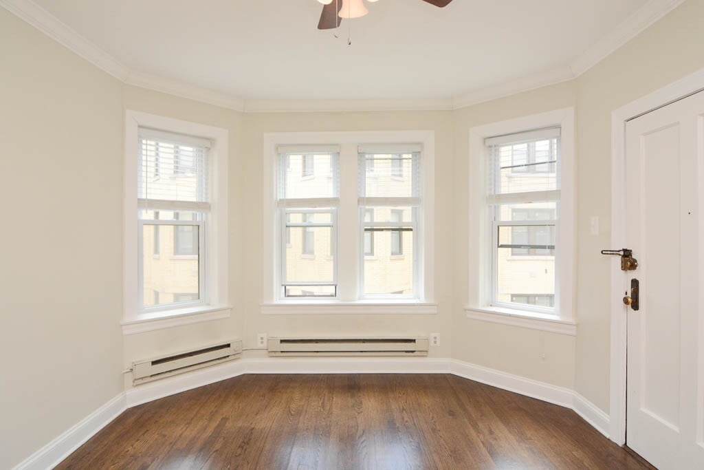 Building Photo - 3833 N Greenview Ave