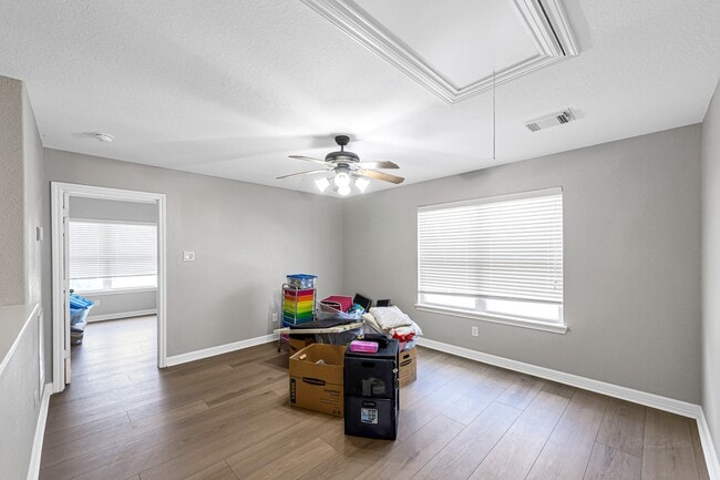 Building Photo - 27923 Barberry Banks Ln