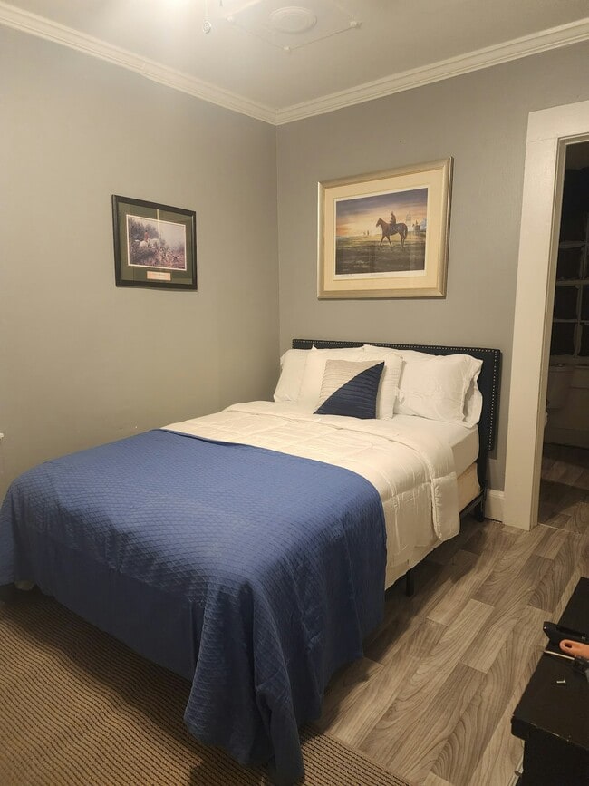 Building Photo - 1360 Ellis Rd