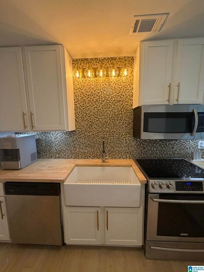 Building Photo - 118 W Green