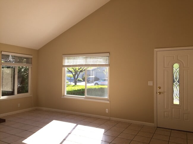 Building Photo - 4670 Holycon Cir