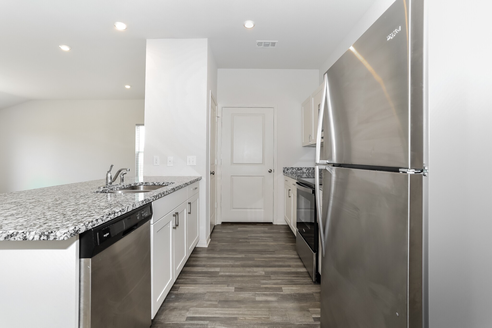 Building Photo - 5573 Fox Blf Dr