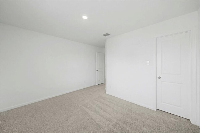 Building Photo - 253 Fairlawn Wy