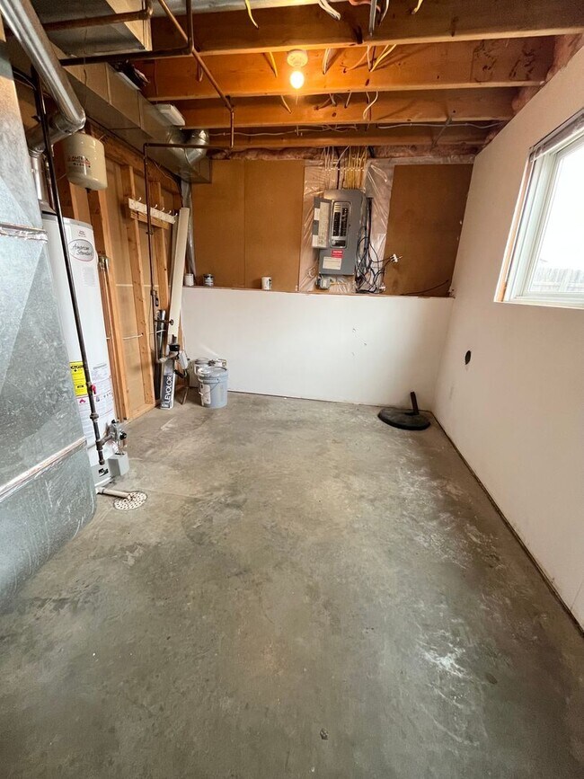 Building Photo - 3 Bed/2 Bath Home w/ Fenced in Yard!