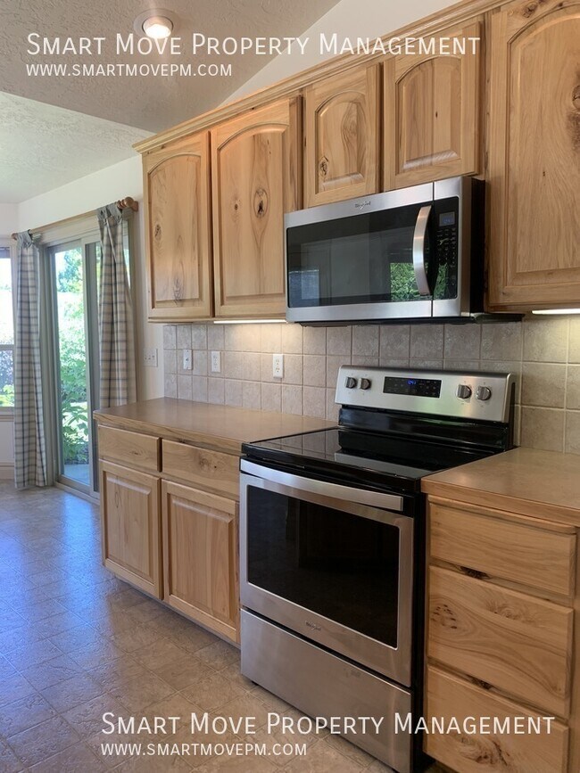 Building Photo - 570 Anton-