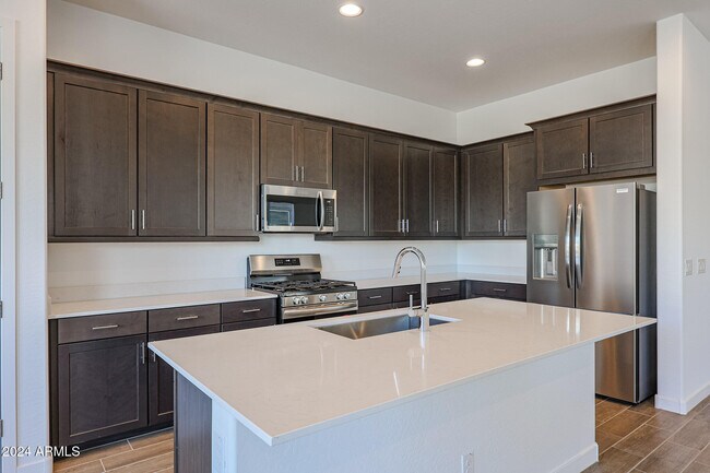 Building Photo - 7606 W Jackrabbit Ln
