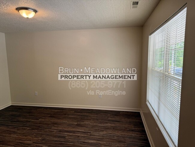 Building Photo - 5622 Boxwood Garden Way