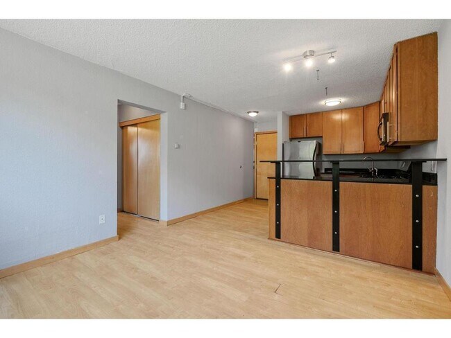 Building Photo - 2530 1st Ave S