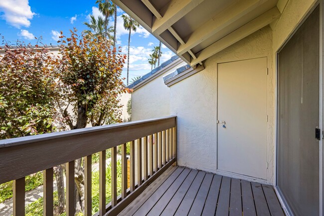 Building Photo - Walnut Creek! 1 bedroom 1 bathroom, Walk t...