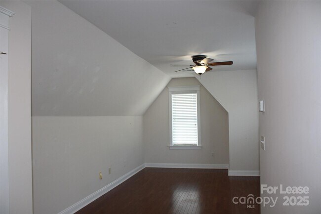 Building Photo - 541 Jetton St