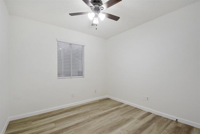 Building Photo - 6803 Woodhue Dr