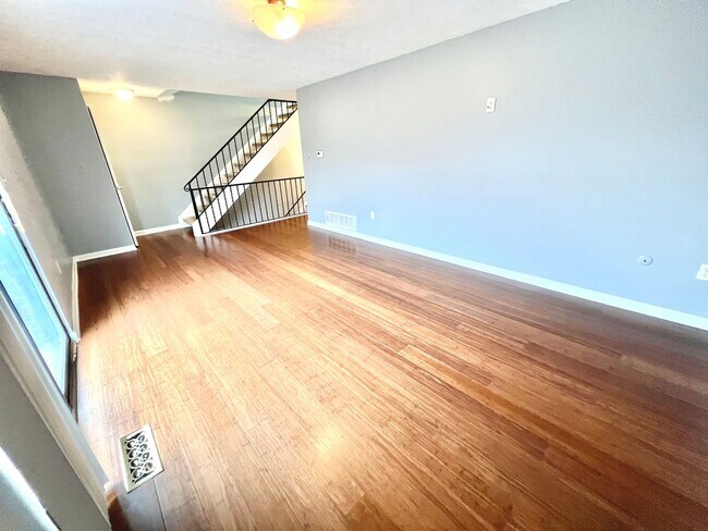 Building Photo - Sewickley Heights - Gorgeous Townhouse - 3...