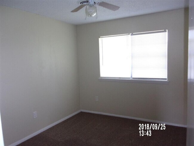 Building Photo - 605 SW 45th St