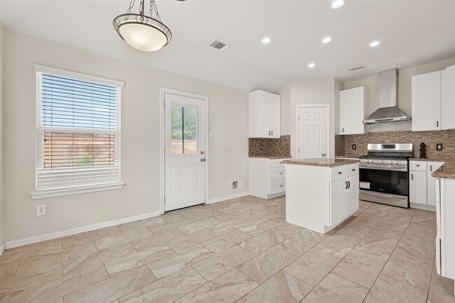 Building Photo - 19106 Mission Manor Ln