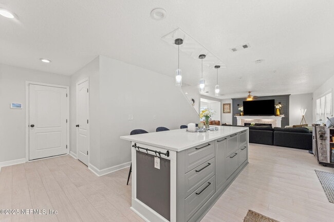 Building Photo - 75309 Ravenwood Dr