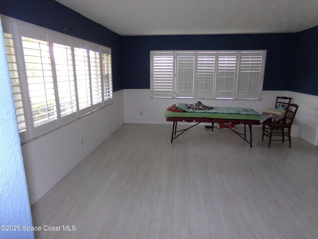 Building Photo - 1131 Glenham Dr NE