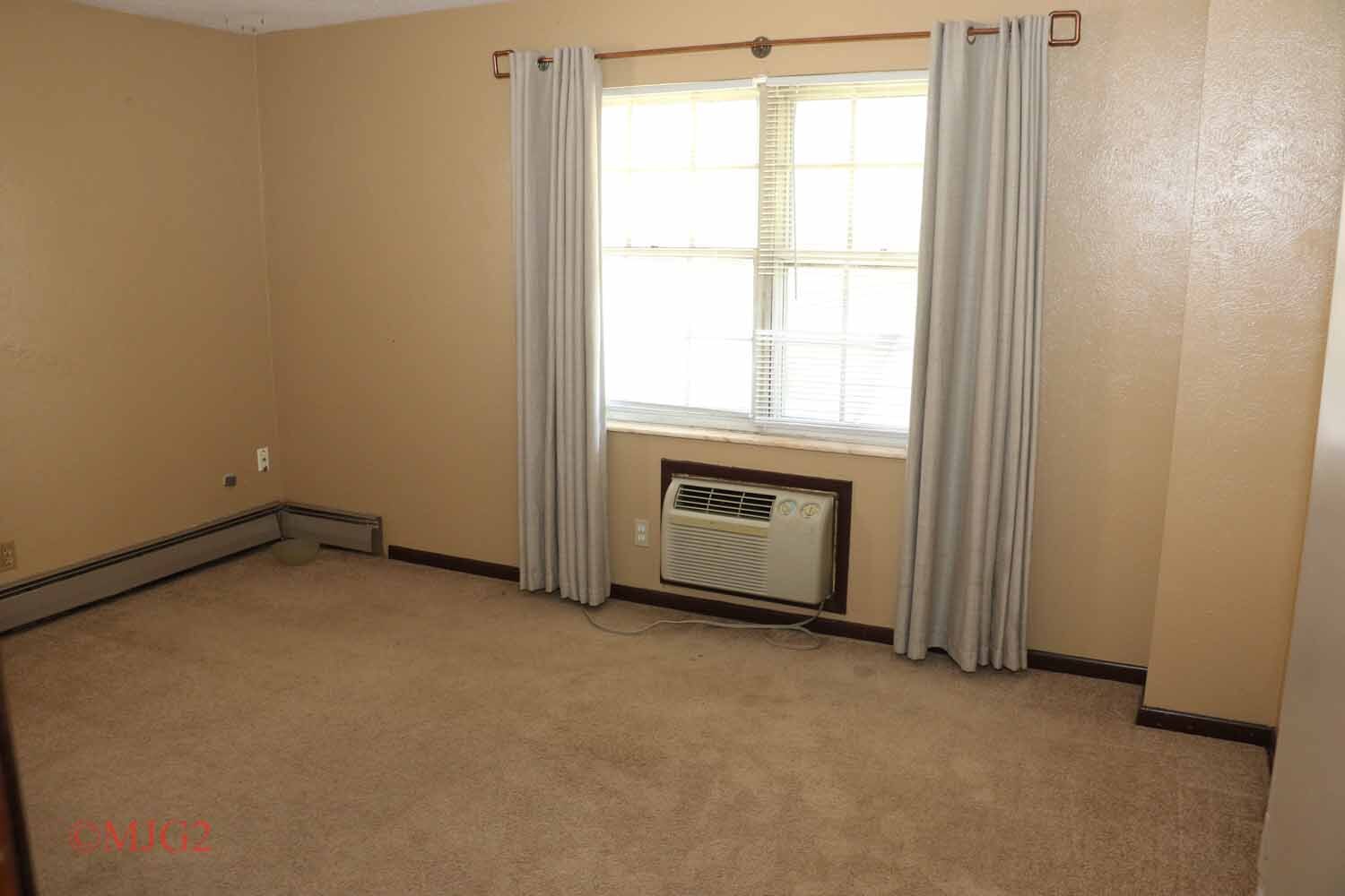 Building Photo - 418 Glenwood Rd