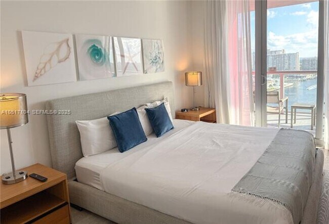 Building Photo - 2602 E Hallandale Beach Blvd