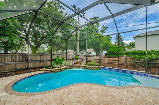 Building Photo - 3410 W Bay Villa Ave