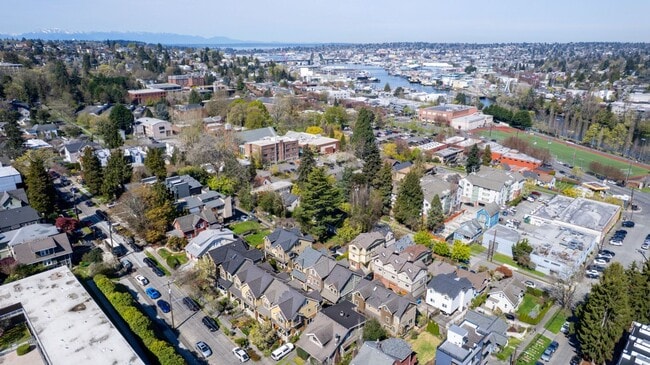 Building Photo - 3Bd/3Ba Seattle Townhouse