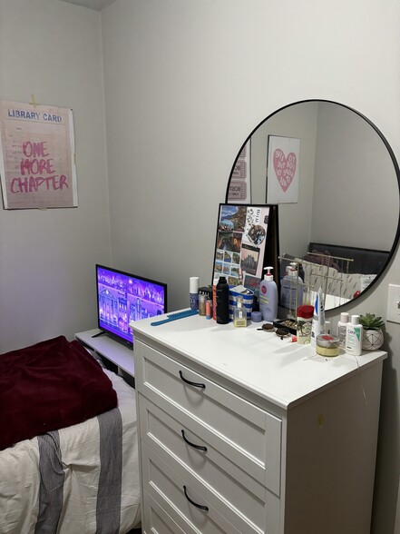 Building Photo - 74 Joy St