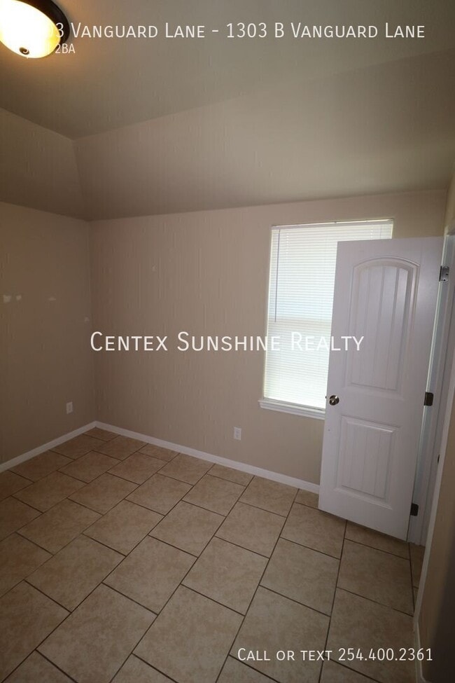Building Photo - 1303 Vanguard Ln