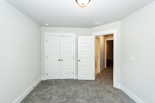 Building Photo - 7722 Park Gate Dr